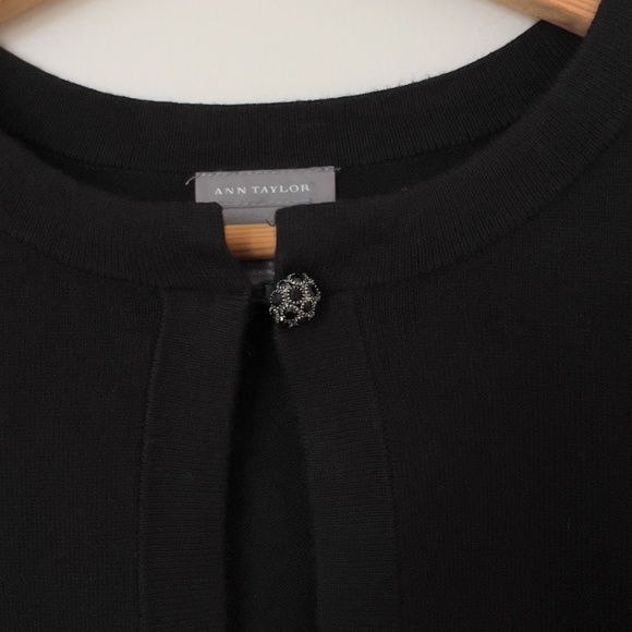 Soft Black Silk Cashmere Cropped Bolero Cardigan - Ann Taylor - Size Medium - Picture 2 of 10